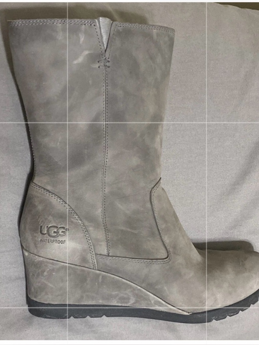 UGG Joely Wedge shearling lined Boots 9.5
Gray Leather Zip Waterproof winter